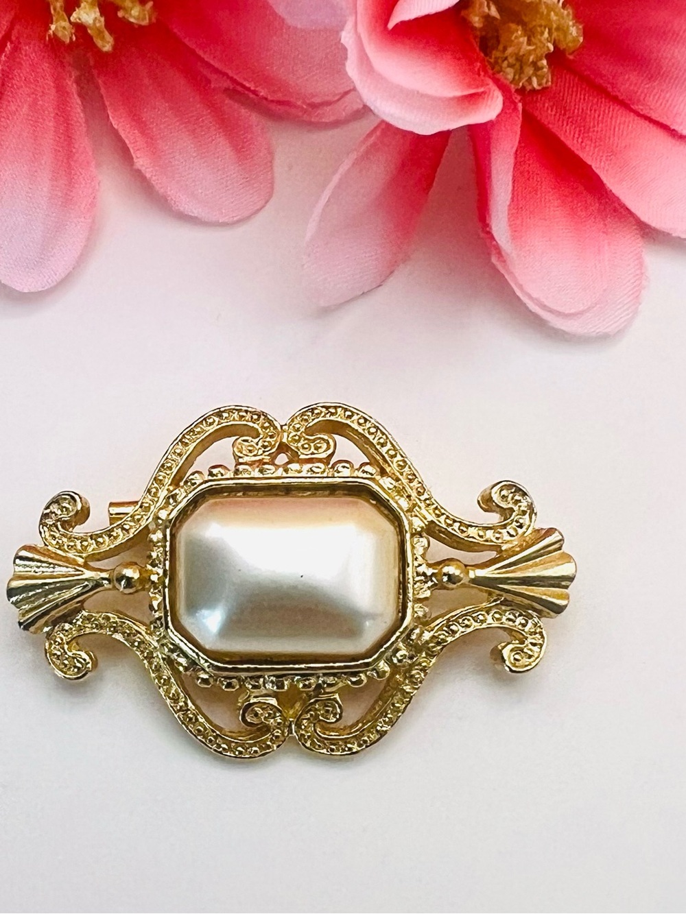 Gold-Tone Pearl Center Filigree Brooch - Classic Women’s Jewelry